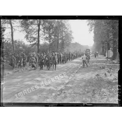 Villers-Cotterêts (Aisne). Le premier convoi de prisonniers. [légende d'origine]