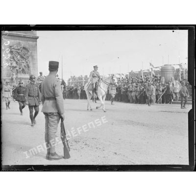Paris 14 juillet 1919. Fête de la victoire. Le défilé. Le maréchal Pétain. [légende d'origine]
