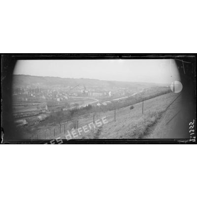 Panorama des voies ferrées et de la gare de Bar-le-Duc. [légende d'origine]
