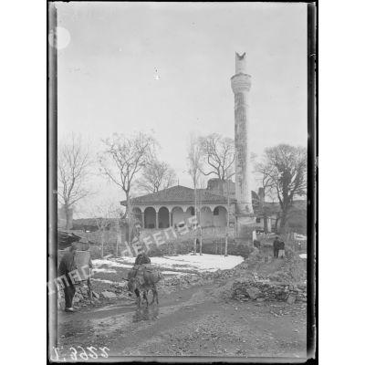 Salonique. Mosquée près des remparts. Le minaret a été détruit pendant la guerre balkanique. [légende d'origine]