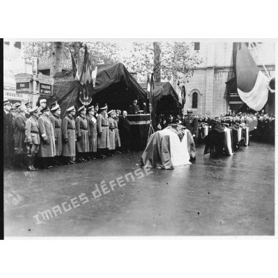 Eloge funèbre prononcé par l'amiral Darlan devant les cercueils du général d'armée Charles Huntziger et des victimes de l'accident d'avion.