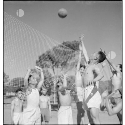 Match de volley-ball au camp de Darboussière.