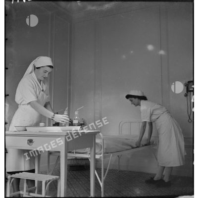 Service social de l'armée : la maternité de Vichy.