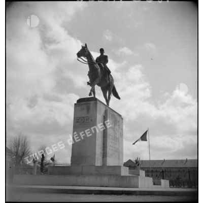 La statue équestre du maréchal Ferdinand Foch à Tarbes.