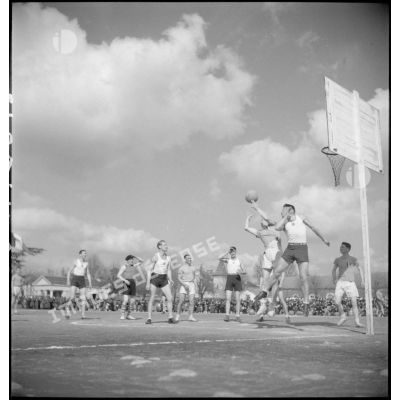 Match de basket-ball lors de la fête régimentaire du 2e RH.