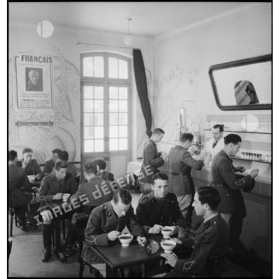 Le bar du mess officiers de l'école du génie d'Avignon.
