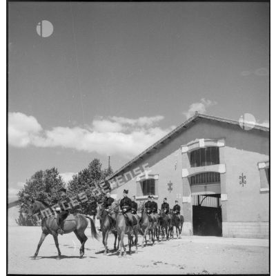 Enseignement de l'équitation au prytanée militaire à Valence.