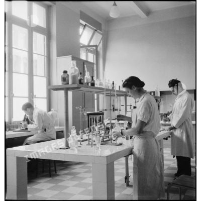 Le laboratoire de chimie de l'hôpital complémentaire d'armée Purpan.