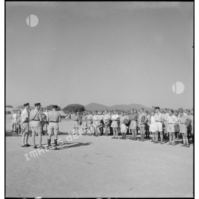 Rapport et revue de paquetage au camp Galliéni à Fréjus.