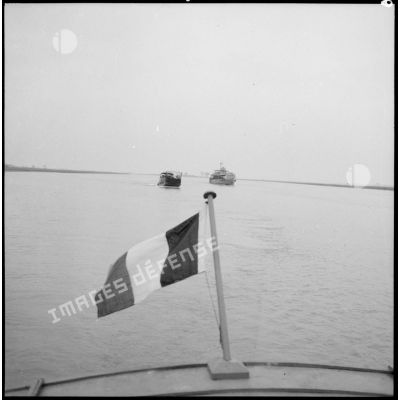 La flottille de la Dinassaut 3 (division navale d'assaut) en direction du lieu de débarquement au cours de l'opération Barbe.