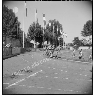 L'épreuve du relais 4 X 100 mètres lors de la coupe d'athlétisme de la Garde.