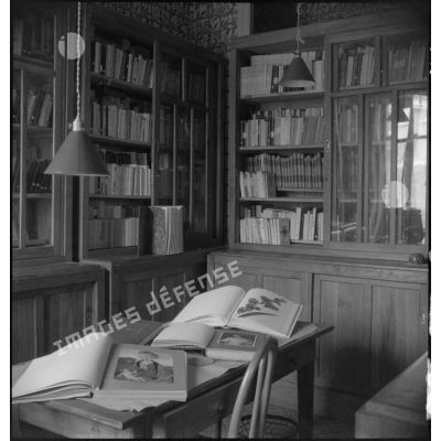 La bibliothèque de l'école militaire d'administration de Néris-les-Bains.