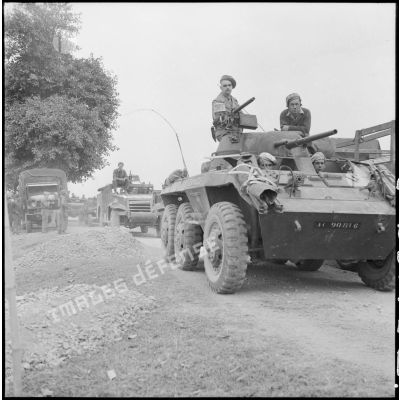 Une colonne de véhicules et de blindés se dirige vers Da Phu pour porter secours au poste assiége.