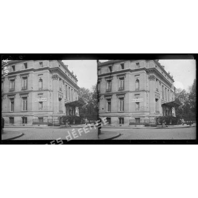 Paris. Hôpital américain. La façade, coin des rues Murillo et Rembrandt. [légende d'origine]