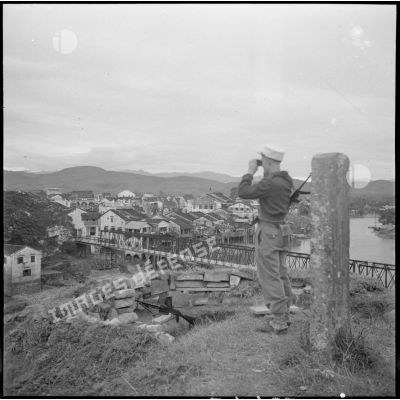 Surveillance de la frontière chinoise aux abords du pont de Moncay.