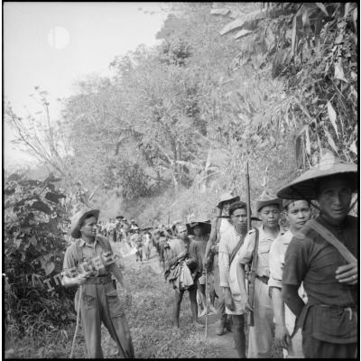 Convoi d'une colonne sur Laï Chau pour se ravitailler en munitions.