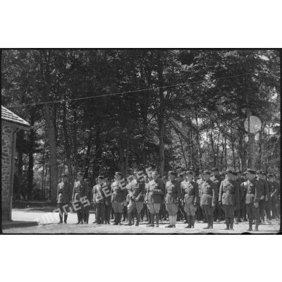 Rassemblement de l'état-major de la 2e brigade de la Garde au camp militaire de Bourg-Lastic.