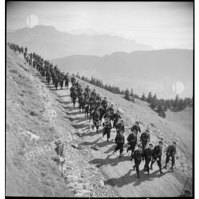 Défilé des chasseurs du 27e BCA d'Annecy.
