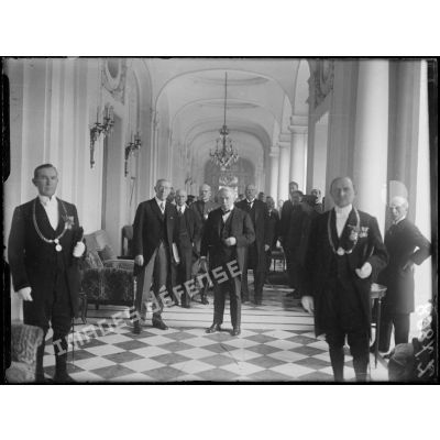 Versailles, Trianon palace. Mr Wilson et Mr Lloyd George à la remise du traité de paix. [légende d'origine]