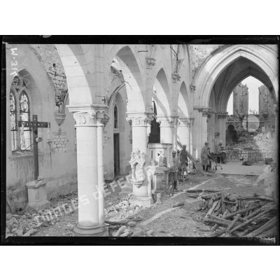 L'église de Berry-au-Bac détruite par les bombardements. [légende d'origine]