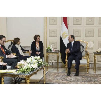 La ministre des Armées s'entretient avec Abdel Fattah al-Sissi, président de la République d'Egypte, au Caire.