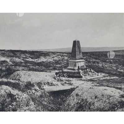 Environs de Verdun. La Côte et le Monument du Mort-Homme. [légende d'origine]