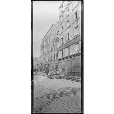 Paris, bombardement par avions, nuit du 15 au 16 septembre 1918. 22 rue du Près Saint-Gervais. [légende d'origine]