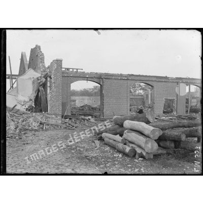 Douai, Nord, la scierie Brogne, démolie par le bombardement. [légende d'origine]