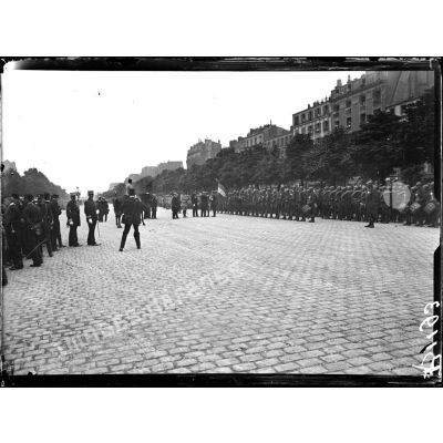 Paris. Fête Nationale. Revue du 14 juillet 1917. Cours de Vincennes. Les troupes massées pour la revue. [légende d'origine]