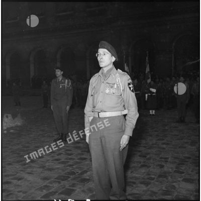 Le lieutenant Lalager, appartenant au 1er Bataillon français des Nations Unies (Bataillon de Corée), vient de recevoir la croix de la Légion d'honneur.