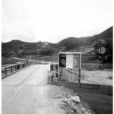 Le pont Goupil dans la région de Kapyong, près du camp de base du Bataillon français de l'ONU.