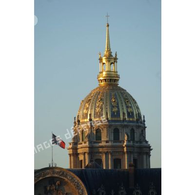 Vues aériennes de Paris, de l'esplanade et de l'hôtel des Invalides et du château de Vincennes lors des journées RND (rencontres Nation Défense).