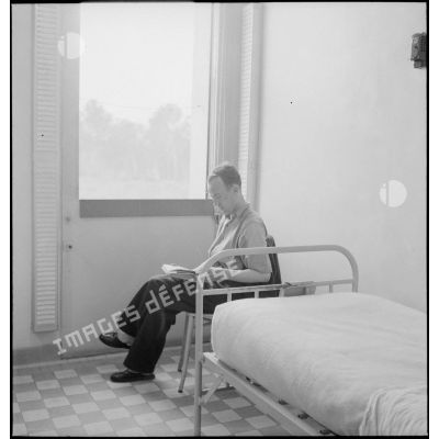 Chambre d'un malade de l'hôpital-sanatorium.