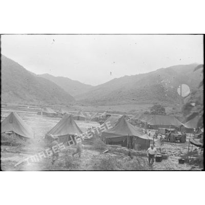 Le campement de la base arrière du Bataillon français de l'ONU en Corée.
