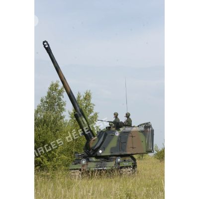 Canon automoteur de 155 mm type AU-F1 du 1er RAMa (régiment d'artillerie de marine) de Laon-Couvron en présentation.