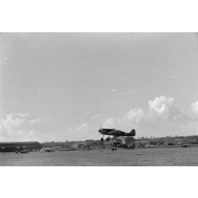 Décollage de Focke-Wulf Fw-190 du 1er groupe du Schlachtgeschwader 4 depuis le terrain d'aviation de Guidonia Montecelio.