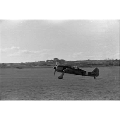 Décollage de Focke-Wulf Fw-190 du 1er groupe du Schlachtgeschwader 4 depuis le terrain d'aviation de Guidonia Montecelio.