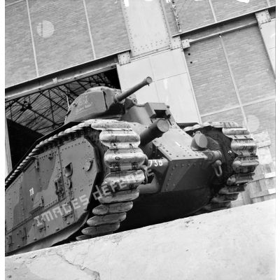 Plan moyen du char B1 bis numéro 738 qui sort de l'usine FCM de Toulon.
