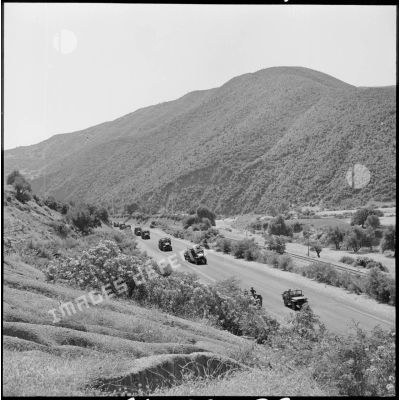 ImagesDéfense Repas de midi pour des soldats de la 1e compagnie du