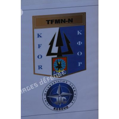 Emblème TFMN (brigade multinationale) KFOR franco-serbe - JIC (joint implementation commission) Kosovo en cyrillique.