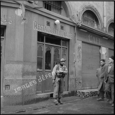 Opération de police dans la casbah d'Alger.
