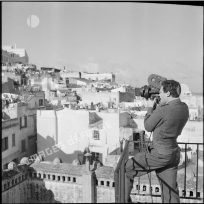 Portrait d'un caméraman du SCA d'Alger.