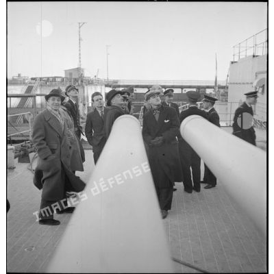 Journalistes américains à bord du cuirassé Dunkerque.
