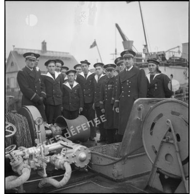 Portrait de groupe de personnels décorés du torpilleur le Siroco.