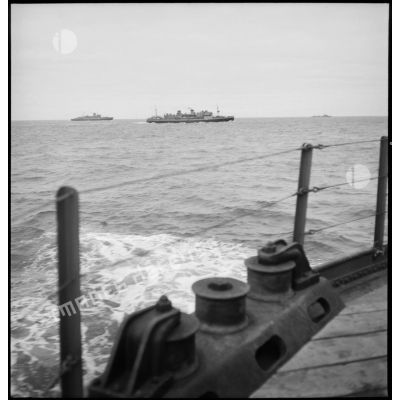 Vue sur le convoi maritime transportant une partie de la 1re division légère de chasseurs (DLCh) vers l'Ecosse ou la Norvège.