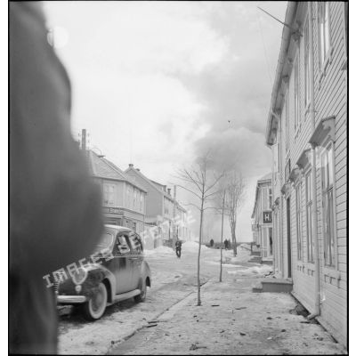 Une rue de Namsos suite à un bombardement de l'aviation allemande.