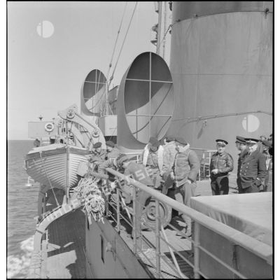 Chasseurs alpins de la 5e DBCA à bord du paquebot transport de troupes le Ville d'Alger.
