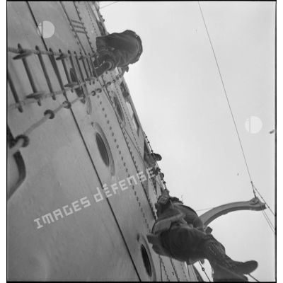 Exercice d'évacuation sur le paquebot transport de troupes le Ville d'Alger.
