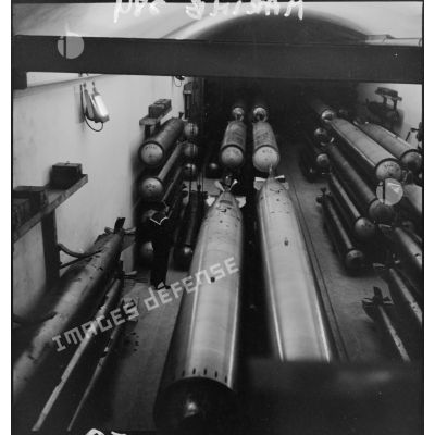 Une des alvéoles du magasin de munitions souterrain dit souterrain du Roule à Cherbourg, dans lequel sont entreposées des torpilles.