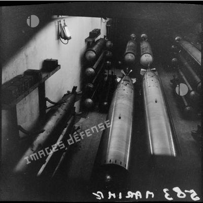 Une des alvéoles du magasin de munitions souterrain dit souterrain du Roule à Cherbourg, dans lequel sont entreposées des torpilles.